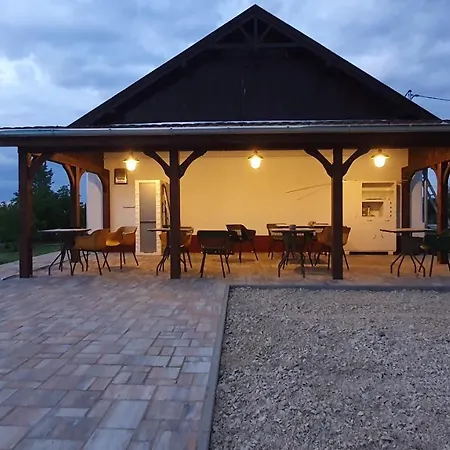 Bed & Breakfast Tisza White House *