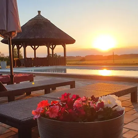 Tisza White House Bed & Breakfast Tiszaszolos