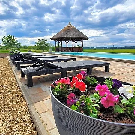 Bed and breakfast Tisza White House Tiszaszolos