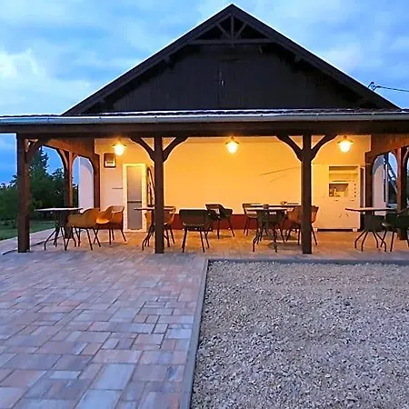 Bed and breakfast Tisza White House
