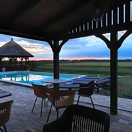 Tisza White House Bed and breakfast
