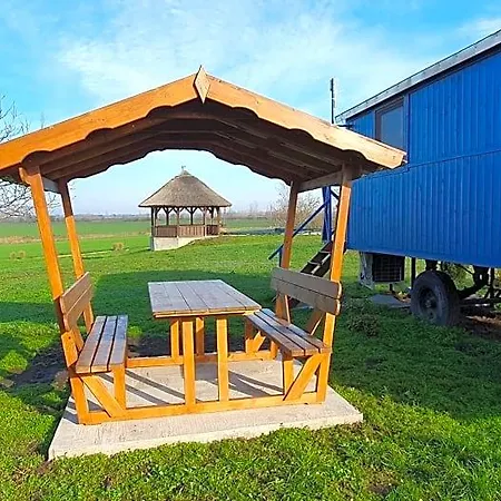 Tisza White House Bed & Breakfast