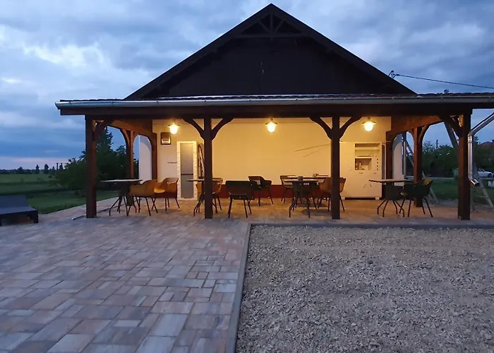 Bed & Breakfast Tisza White House 4*