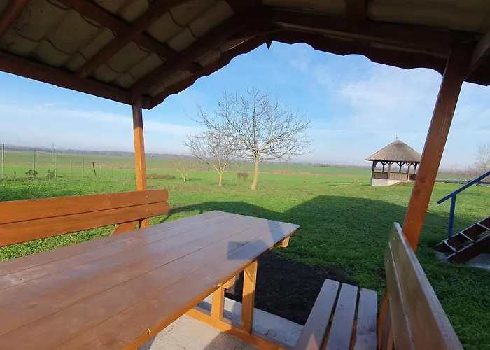 Bed & Breakfast Tisza White House 4*