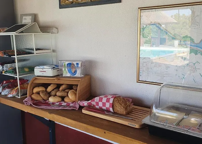 Tisza White House Bed & Breakfast Tiszaszolos