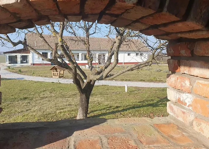 Bed & Breakfast Tisza White House 4*